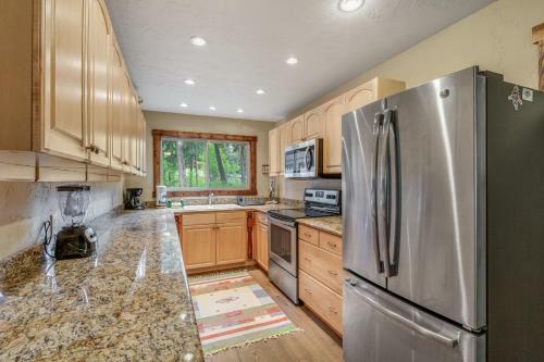 Riverfront Retreat At Lavender Lake