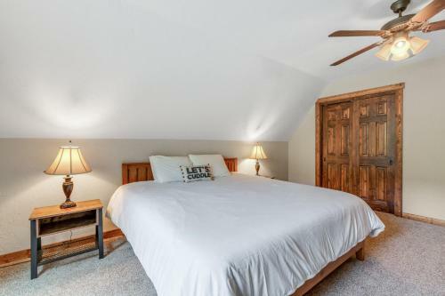 Riverfront Retreat At Lavender Lake
