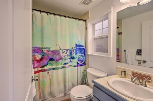 Pet-friendly Seattle Townhome Less Than 1 Mi To Lake!
