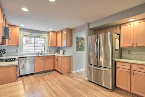 Pet-friendly Seattle Townhome Less Than 1 Mi To Lake!