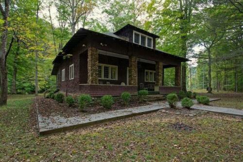 Greenbrier River Hideaway W/ 11 Acres Of Frontage!