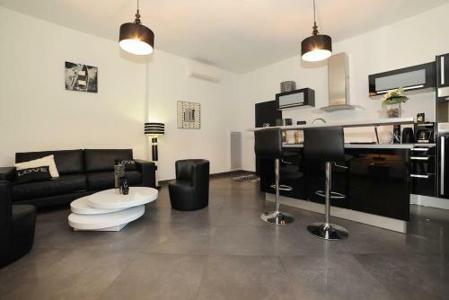 Villa Mougins Yourhosthelper