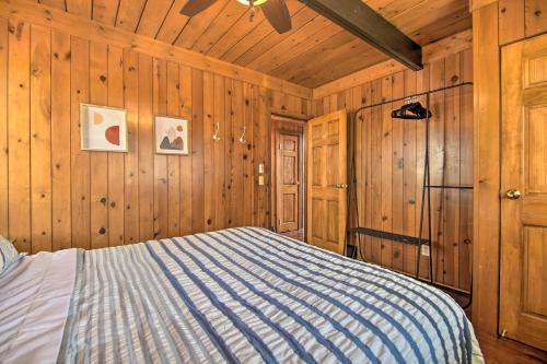 Serene Lakefront Escape Boat Dock And Grill!