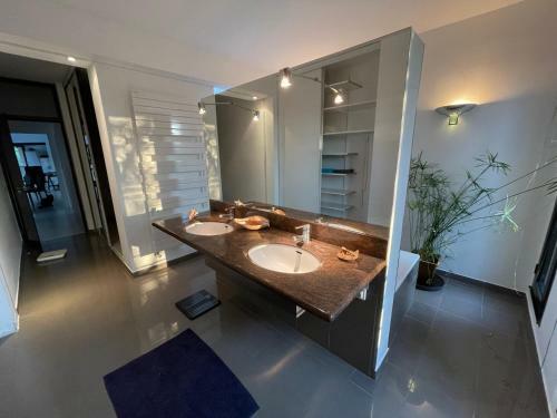 Villa Avec Piscine Sur Les Hauts De N�mes