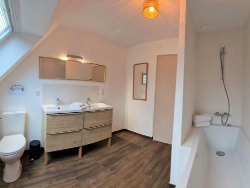 Holiday Home With Sea View, Plougasnou