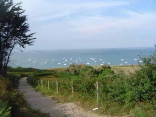 Maison Avec Jardin Et Plage de Sable Fin Accessible � Pied � 300m