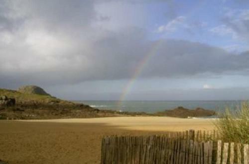 Maison Avec Jardin Et Plage de Sable Fin Accessible � Pied � 300m