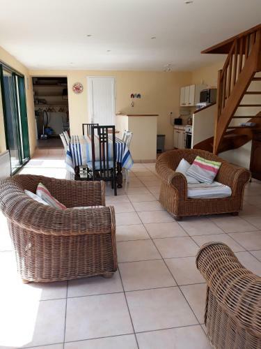 Maison Avec Jardin Et Plage de Sable Fin Accessible � Pied � 300m