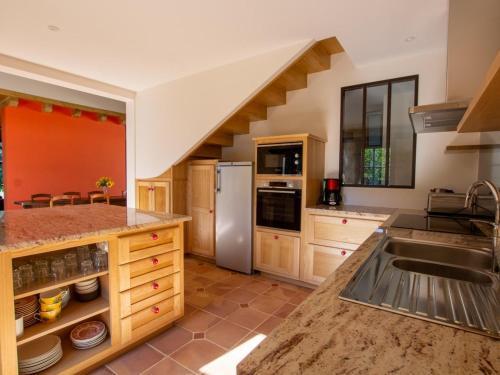 G�te Sainte-trie, 6 Pi�ces, 10 Personnes - Fr-1-616-252