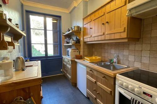 Spacious 2 Bedroom Apartment In Historic Building
