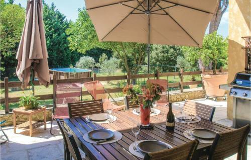 Four-bedroom Holiday Home In St Paul Trois Chateaux