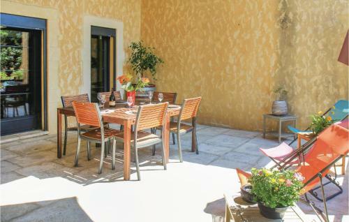 Four-bedroom Holiday Home In St Paul Trois Chateaux