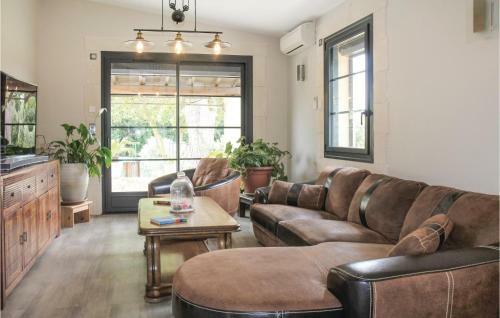 Four-bedroom Holiday Home In St Paul Trois Chateaux