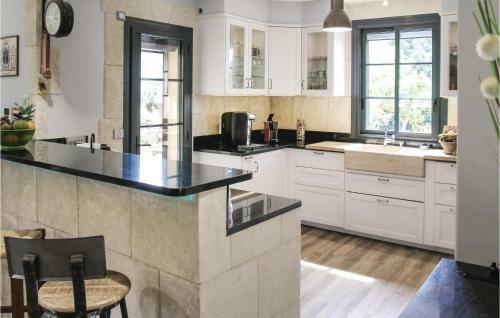 Four-bedroom Holiday Home In St Paul Trois Chateaux