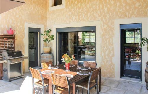 Four-bedroom Holiday Home In St Paul Trois Chateaux