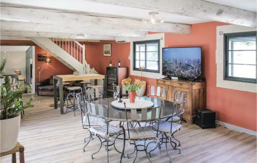 Four-bedroom Holiday Home In St Paul Trois Chateaux