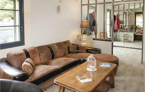 Four-bedroom Holiday Home In St Paul Trois Chateaux