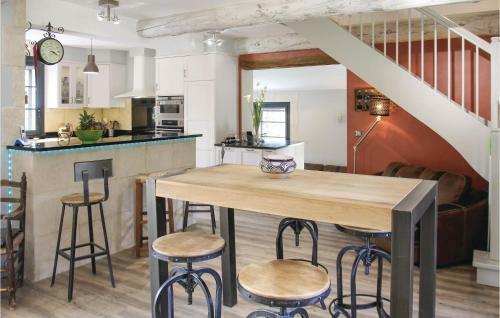 Four-bedroom Holiday Home In St Paul Trois Chateaux