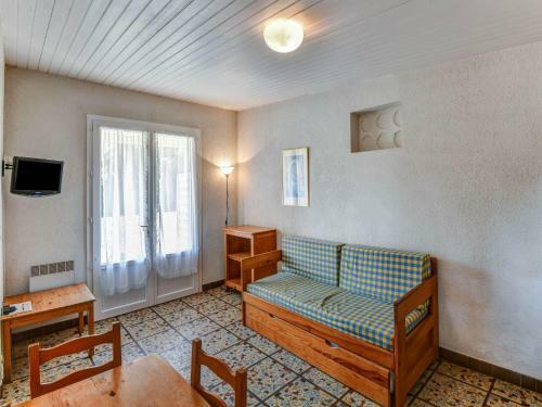 Welcoming Holiday Home In Saint-savinien With Terrace