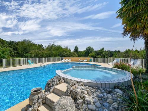 Snug Holiday Home In Saint-savinien With Private Terrace