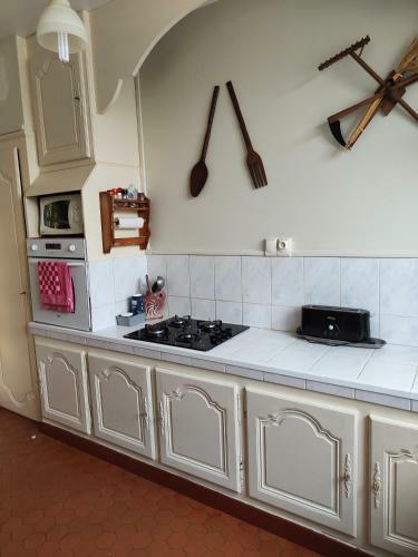 Hostal Chambre Rouge Dans Tr�s Belle Demeure Du 16e