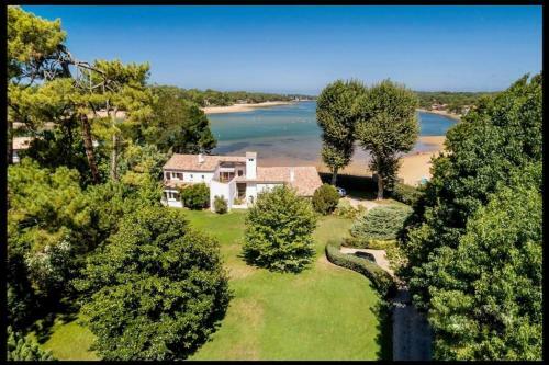 Villa Chaleureuse Avec Vue Imprenable Sur Le Lac.
