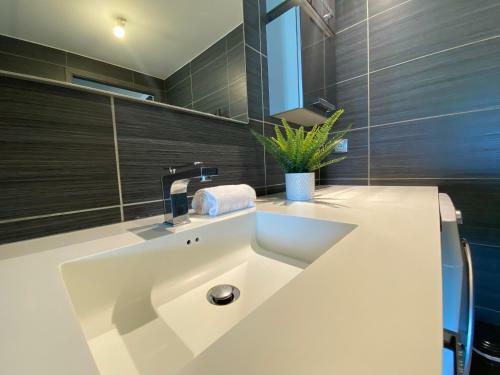 Apartamento Lake & Mountain View - Piscine, Parking, Terrasse