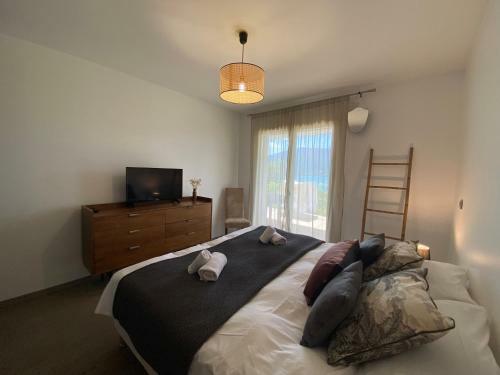 Apartamento Lake & Mountain View - Piscine, Parking, Terrasse