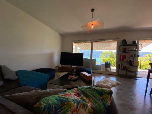 Apartamento Lake & Mountain View - Piscine, Parking, Terrasse