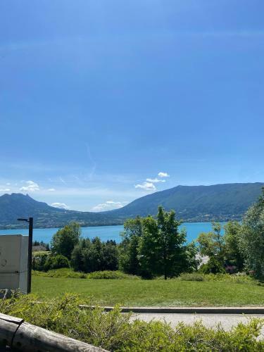 Apartamento Lake & Mountain View - Piscine, Parking, Terrasse