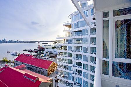 Pinnacle Hotel At The Pier