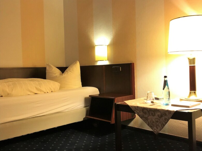 Hostal Hotel Senator