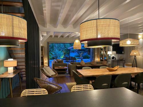 Villa Mooreva Lodge - Services, Climatisation, Piscine Chauff�e, Plage � 80m