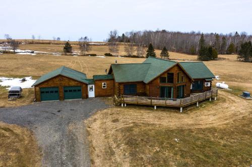 Family-friendly Troy Getaway With Furnished Deck!