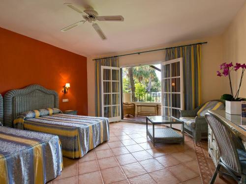 Hotel Bluebay Ban�s