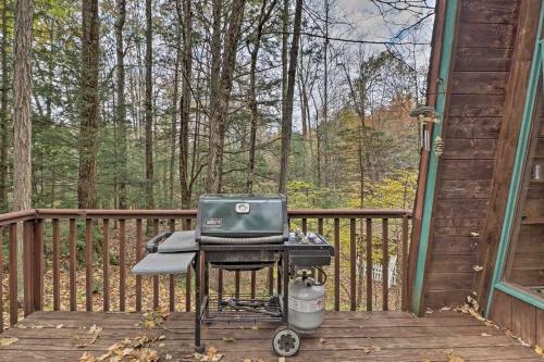 Lakefront Berkshires Retreat With Deck, Dock And Boat!