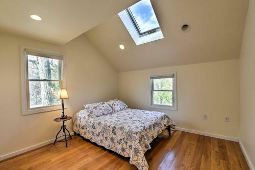 Multi-level Marion House Loft, Deck And Ocean Views