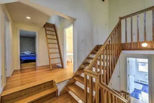 Multi-level Marion House Loft, Deck And Ocean Views