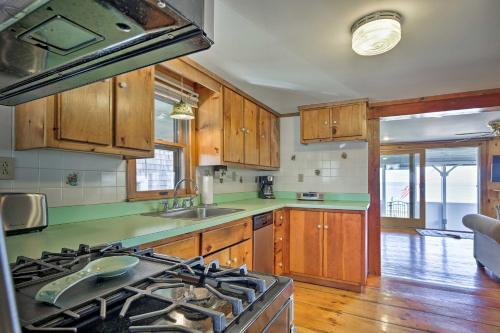 Oceanfront Cape Cod Home With Porch, Yard And Grill!