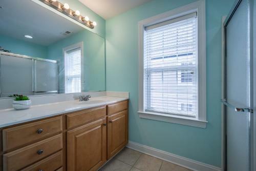 The Palms Oceanside 4 Bed, Beach Gear, Pool, Near Beach
