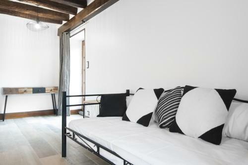 Bed & Breakfast Jardin Des Sens, La Rente D'eguilly
