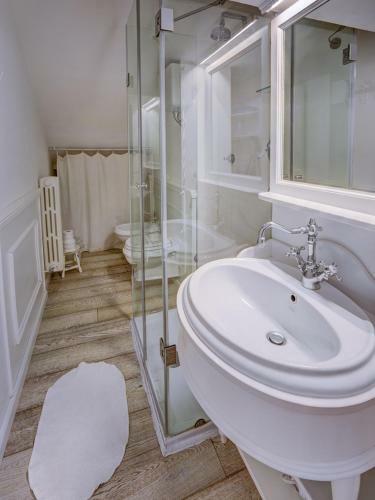 Apartamento La Casa Bianca With A View And Park Included