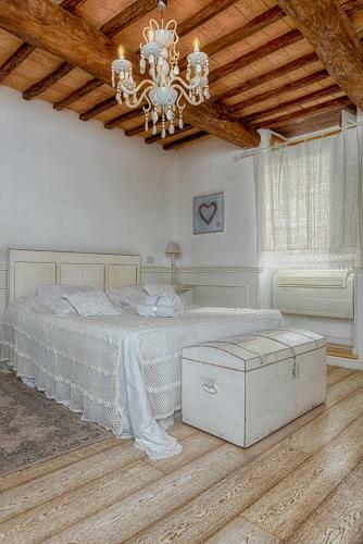 Apartamento La Casa Bianca With A View And Park Included