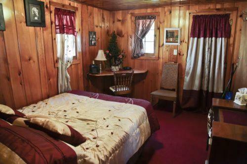 Cabin #6 - Casablanca Cabin