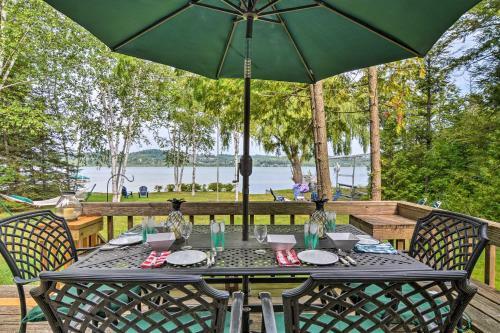 Idyllic Lake Leelanau Cottage With Dock And Fire Pit!