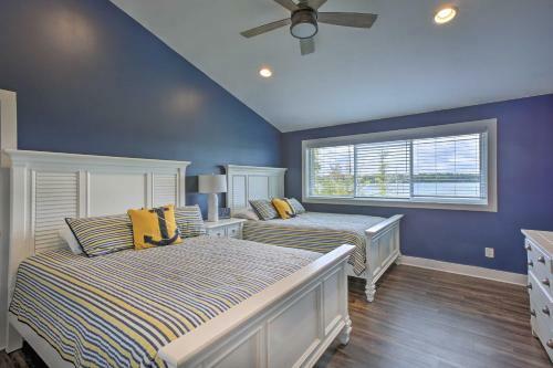 Luxe Lakefront Escape With 4 Kayaks, Hot Tub, Beach!