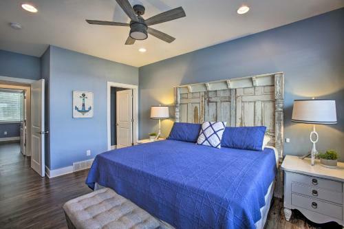 Luxe Lakefront Escape With 4 Kayaks, Hot Tub, Beach!