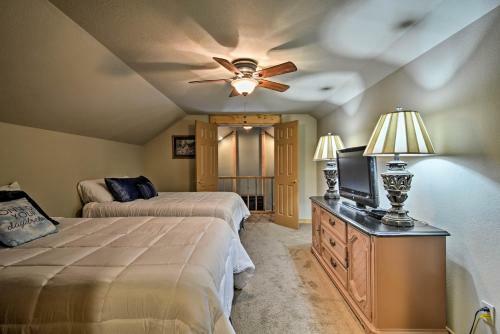 Roscommon Home With Deck, 7 Mi To Higgins Lake!