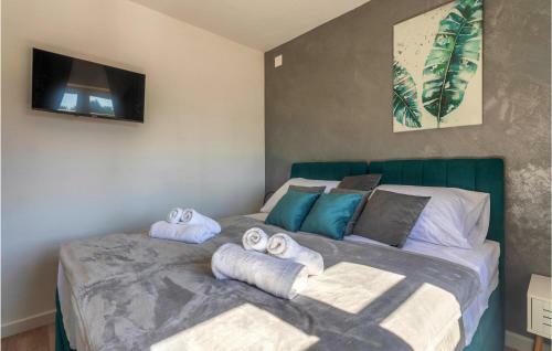 Awesome Apartment In Sali With Jacuzzi, Wifi And 2 Bedrooms