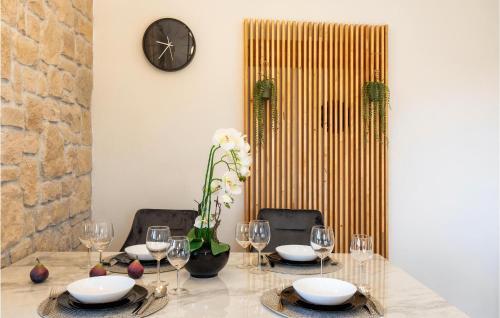 Awesome Apartment In Sali With Jacuzzi, Wifi And 2 Bedrooms
